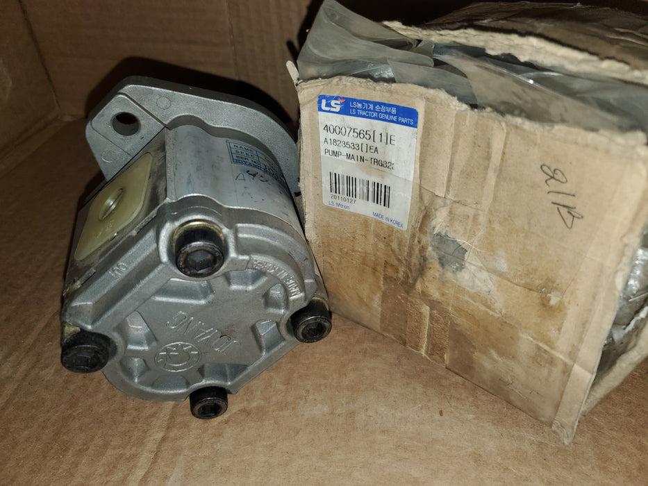 LS TRACTOR Pump Main 40007565