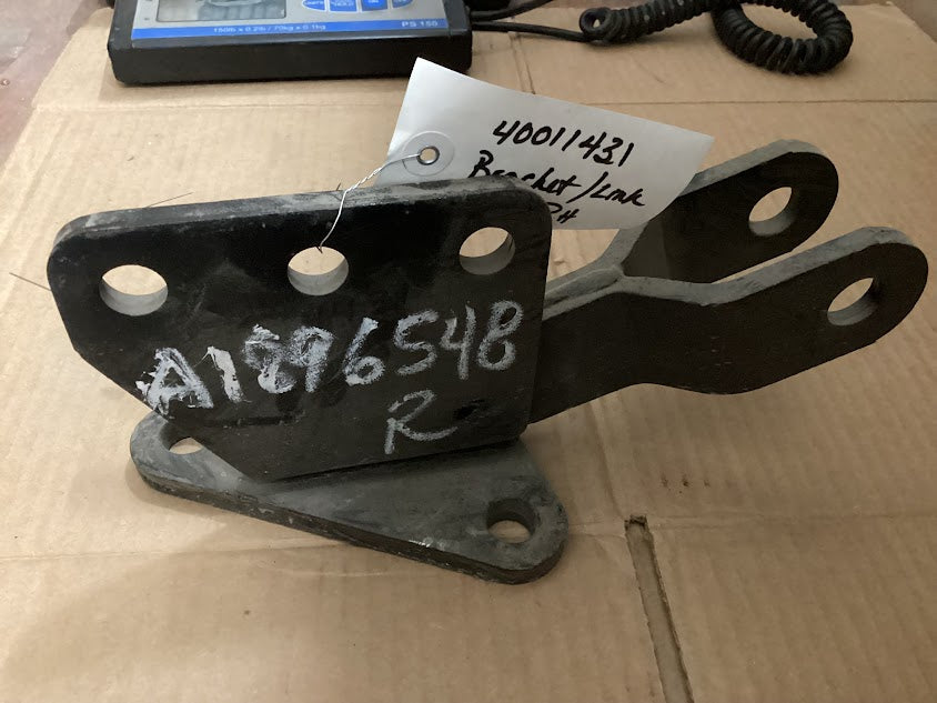 LS TRACTOR BRACKET C/LINK RH 40011431